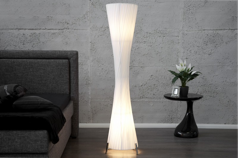 Lampadaire ovale de 180cm en latex plissé blanc