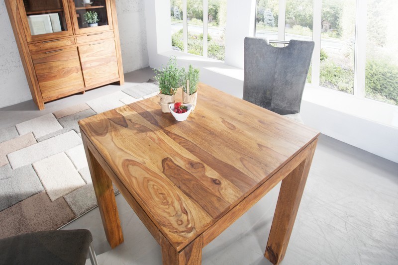 Table salle à manger carrée en bois massif