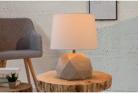 Lampe à poser contemporaine en béton coloris beige avec abat-jour en tissu