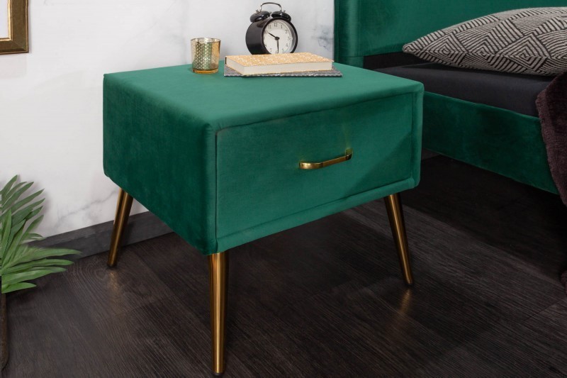 Table de chevet en velours coloris vert émeraude